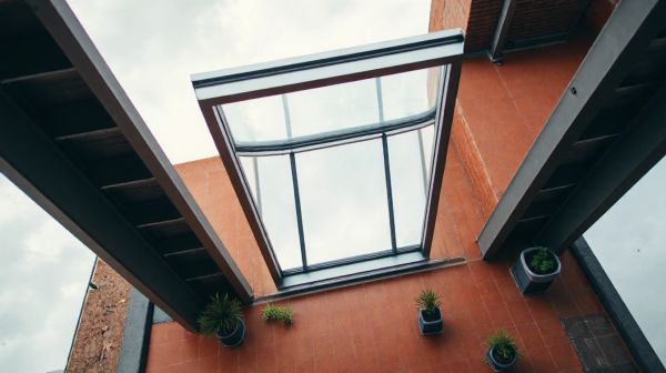 Les meilleures options pour isoler et améliorer vos fenêtres de toit